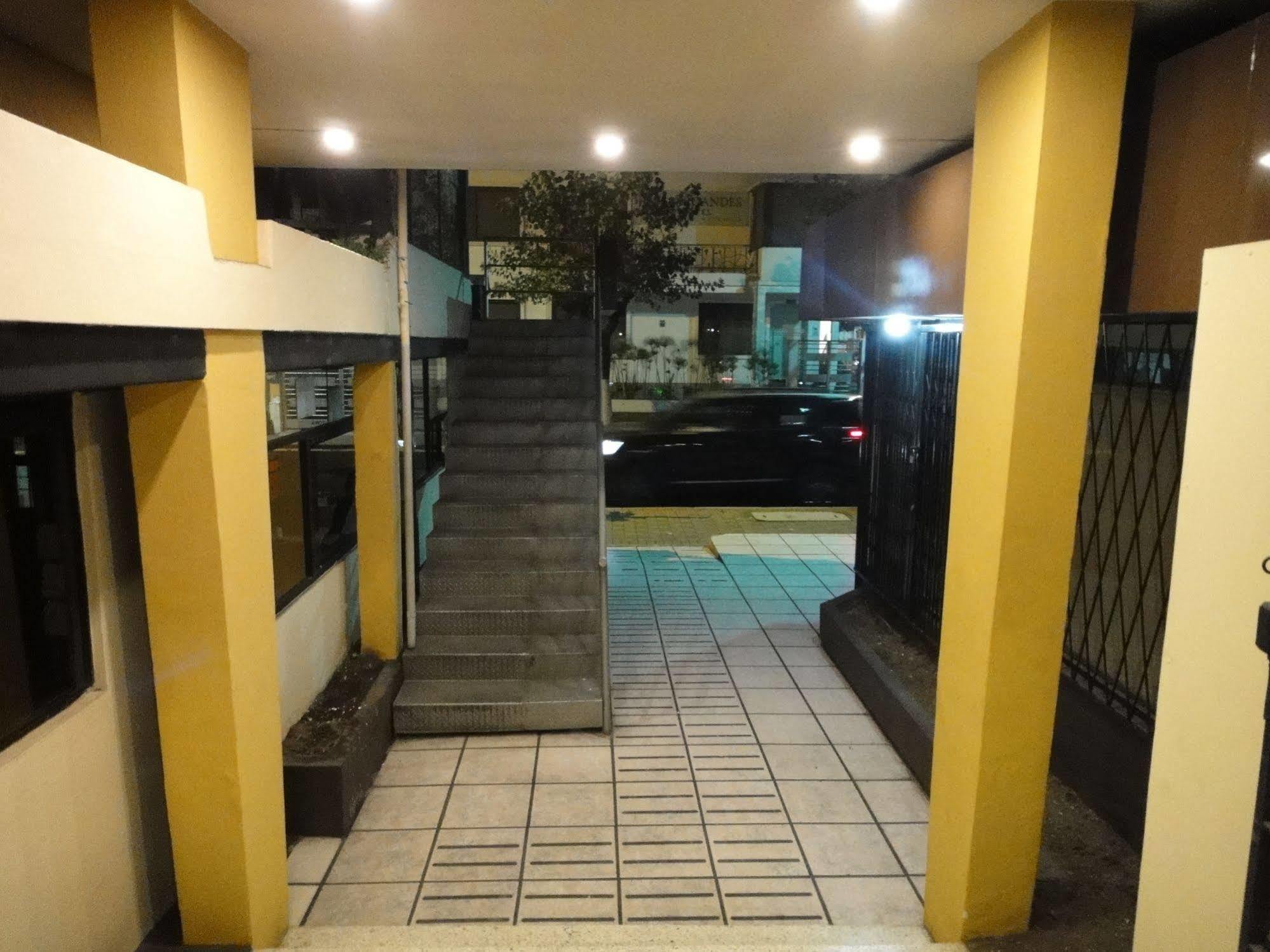 Alston Inn Hotel Quito Esterno foto