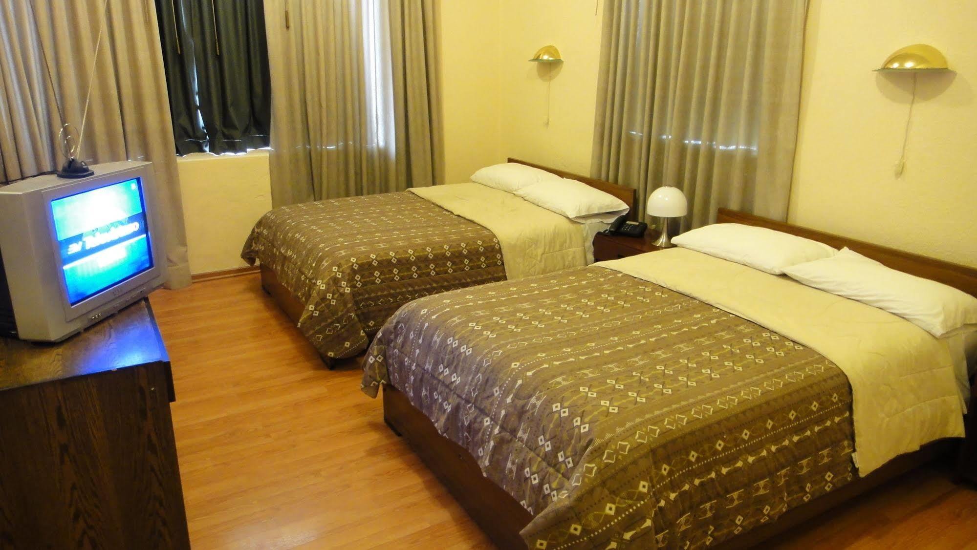 Alston Inn Hotel Quito Esterno foto