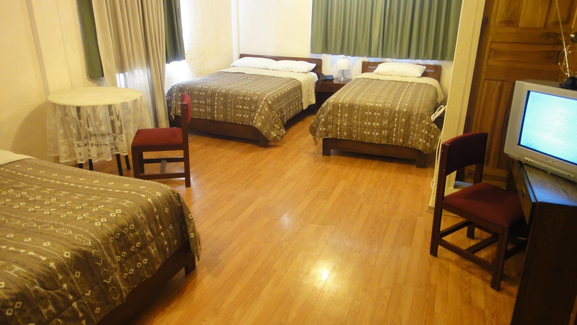 Alston Inn Hotel Quito Esterno foto